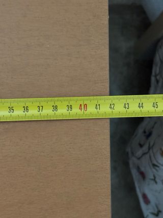 Mesita de noche de madera con 3 cajones