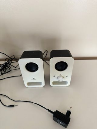 Altavoces Logitech Blancos Portátiles