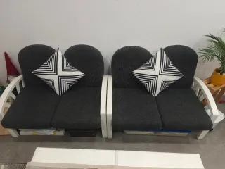 Conjunto de 3 sofás y 2 mesas de centro.