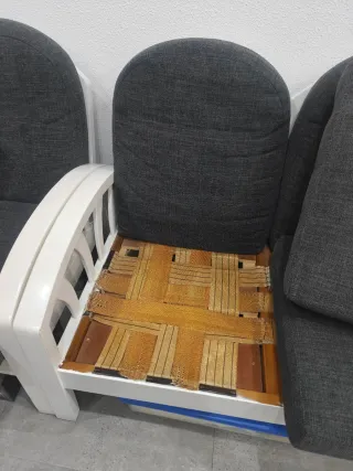 Conjunto de 3 sofás y 2 mesas de centro.