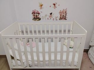 Cuna y colchón
