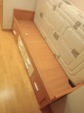 Cama juvenil con cajones de madera