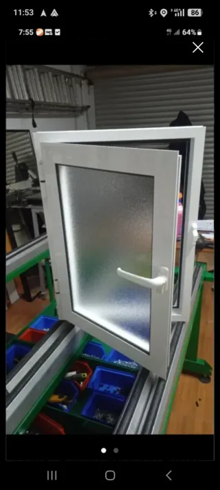 Ventana de aluminio con vidrio traslucio 4 mm