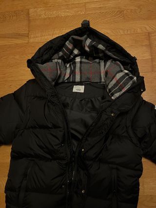 Abrigo Burberry Negro con Capucha