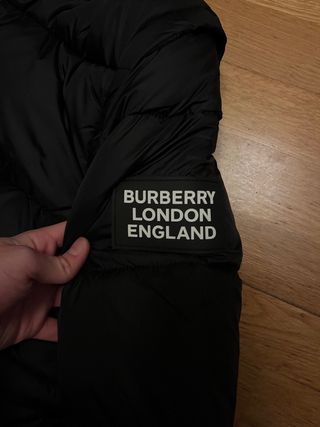 Abrigo Burberry Negro con Capucha