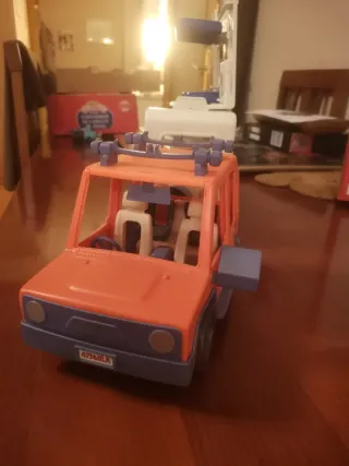 Coche y caravana Bluey