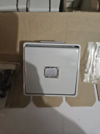 Pulsador Estanco Superficie JUNG