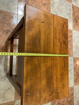 Mesita rústica de madera con cajón