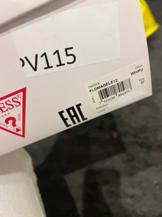 Tênis Guess Branco e Rosa