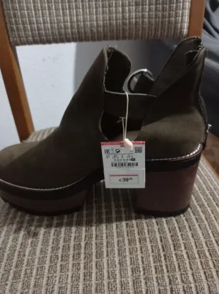 Botín tacón grueso verde caqui