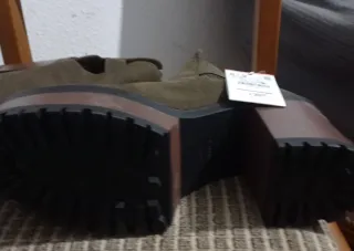 Botín tacón grueso verde caqui