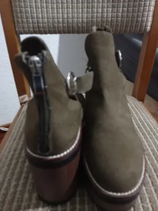 Botín tacón grueso verde caqui