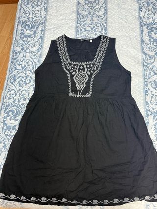 Blusa sin mangas bordada mujer