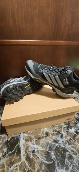 Botas Adidas Terrex Negras y Grises