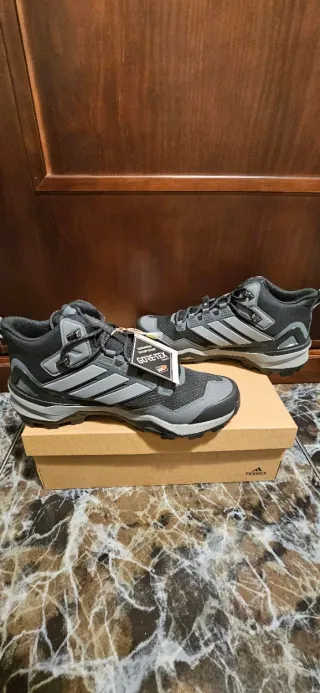 Botas Adidas Terrex Negras y Grises