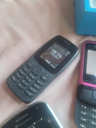 Lote de teléfonos BlackBerry, Nokia y iPhone