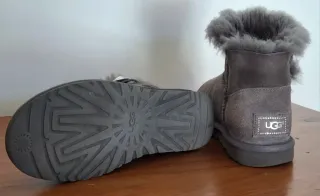 Botas UGG Mini Bailey Botón Swarovski Gris