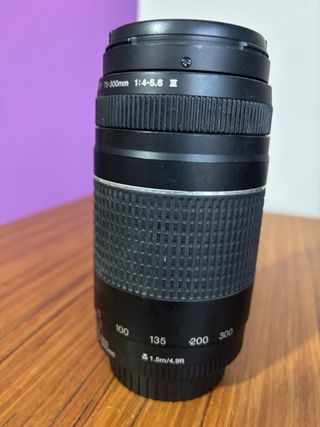 Cámara Canon EOS 1100D con objetivo 75-300mm