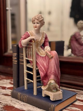 Figura porcelana mujer s.XX