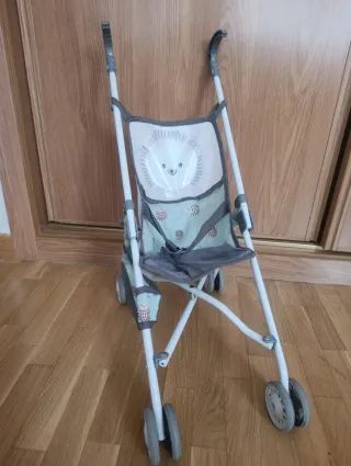 Carrito de juguete plegable y muñeco