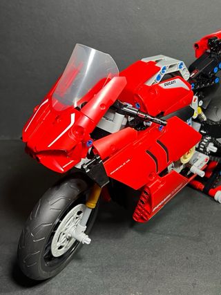 LEGO Technic Ducati Panigale V4 R 42107