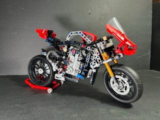 LEGO Technic Ducati Panigale V4 R 42107