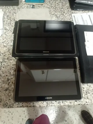 2 Tablets Samsung Negras y Plateadas
