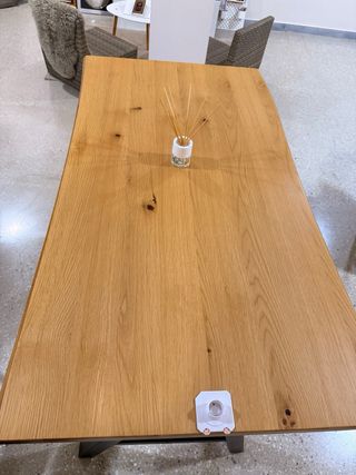 Mesa de madera y 4 sillas