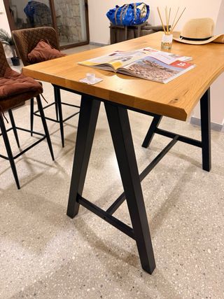 Mesa de madera y 4 sillas