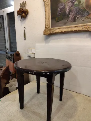 Mesita auxiliar de madera para restaurar