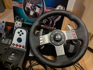 Volante Logitech G27 con pedales y cambio