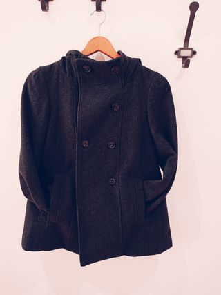 Chaqueta Zara gris con capucha Talla S