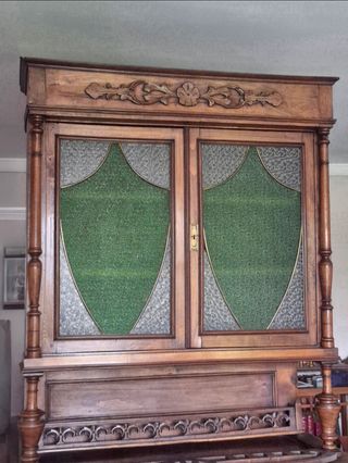 Alacena antigua de madera - estilo alfonsino