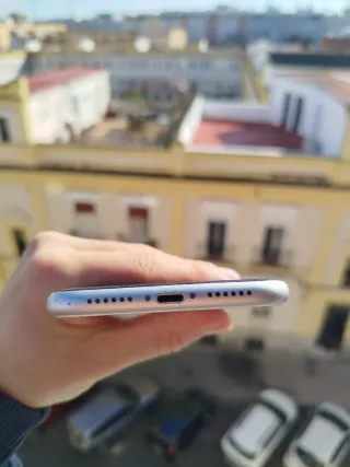 iPhone 11 Blanco 64GB con cargador y caja