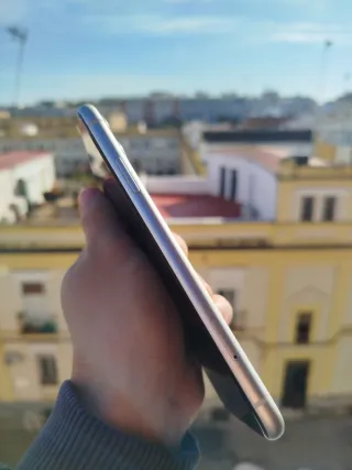 iPhone 11 Blanco 64GB con cargador y caja