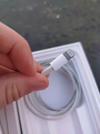 iPhone 11 Blanco 64GB con cargador y caja