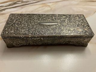 Joyero aspecto antiguo plateado con relieve