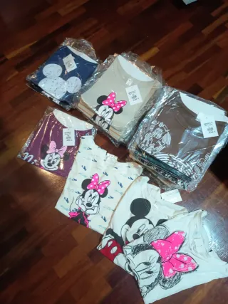 Lote de pantalones efecto piel,chándal,camisetas..