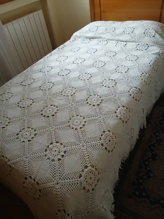 Colchas de ganchillo antiguas beige