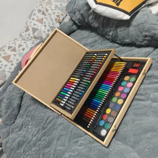 Maletín artístico con lápices y acuarelas