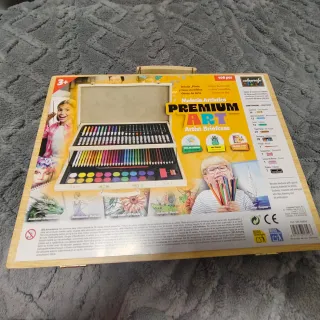 Maletín artístico con lápices y acuarelas