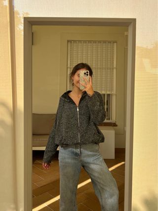 Chaqueta sudadera gris con cremallera