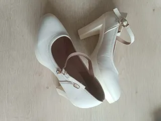 Zapatos de tacón blancos talla 39