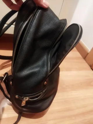 Mochila pequeña de cuero negra