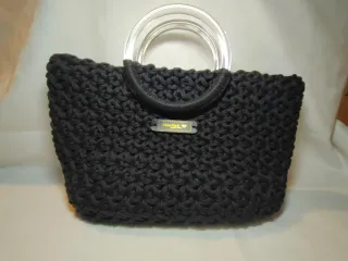 Borsa uncinetto nera con manici trasparenti