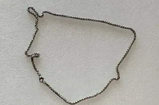 Cadena plateada. 30cm largo