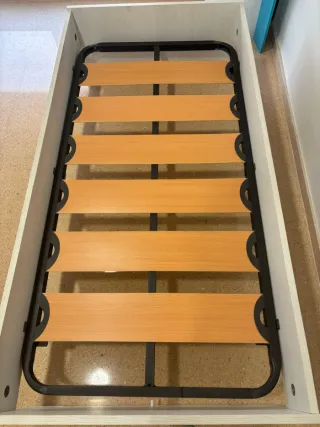 Cama individual c/cajón, estantería, y escritorio