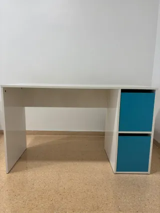 Cama individual c/cajón, estantería, y escritorio