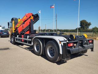 Volvo FM 420-CAMIONES GANCHO CON GRUA