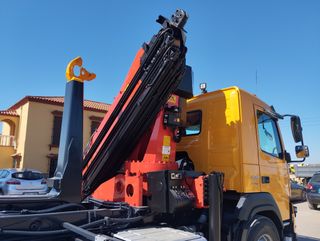 Volvo FM 420-CAMIONES GANCHO CON GRUA